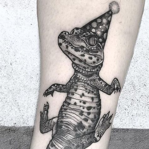 🖤Ella Eve 🖤 on Instagram: "Little alligator baby! I love tattooing these ideas, so please get in touch if you have something awesome you want doing 👌🏻 #dotworktattoo #dotwork #btattooing #alligator #alligatortattoo #babyalligator #blackworkerssubmission #brightontattoo #brighton" Sarah Tattoo, Alligator Tattoo, Brighton Tattoo, Baby Alligator, B Tattoo, Dot Work Tattoo, Love Tattoos, Alligator, Brighton