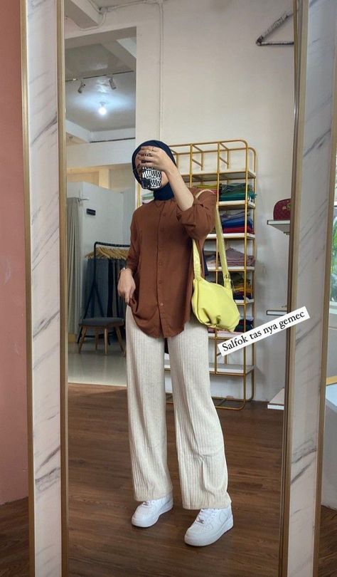 Kuliah Outfit, Ootd Ngampus, Outfit Ngampus, Outfit Hijab Casual, Rok Outfit, Ootd Hijab Casual, Muslim Outfits Casual, Hijab Style Casual, Hijabi Fashion Casual