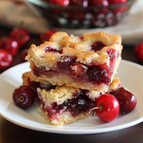 Plain Desserts, Cookie Squares, Christmas Bars, Desert Bars, Mississippi Mud Cake, Cherry Pie Bars, Bars Cookies, Bar Desserts, Dessert Squares