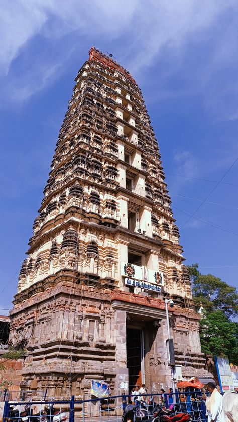 📍 Mangalagiri, Panakala lakshmi Narasimha Swamy temple Lakshmi Narasimha Swamy, Lakshmi Narasimha, Narasimha Swamy, Hindu Vedas, Indian Temple, Cute Couple Poses, Couple Posing, Bts Wallpaper, Kim Taehyung