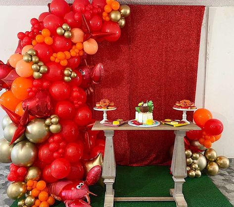 Crawfish Balloon Arch, Lobster Birthday, Crawfish Boil Party Decorations, Orange Birthday Parties, Lobster Party, Crawfish Party, Seafood Boil Party, Crawfish Boil Party, Seafood Party