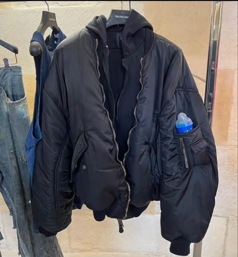 Balenciaga Jacket, Jacket Summer, Archive Fashion, Student Fashion, High Fashion Street Style, Mode Inspiration, Mens Streetwear, Kanye West, Fashion Brand