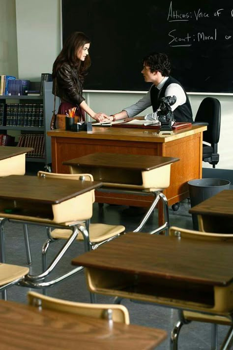 Ezra & Aria Teacher And Student Aesthetic, Teacher X Student Aesthetic, Ezra And Aria, Teacher And Student Relationship, Pretty Little Liars Aria, Ezra Fitz, Pets Movie, Teacher Aesthetic, Male Teacher