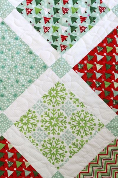 Family Christmas Quilt | Custom Christmas Quilt | Good Life Eats Aqua Christmas, Christmas Patchwork, Christmas Quilting, Christmas Quilt Patterns, Baby Quilt Patterns, Scrap Quilt Patterns, Red Christmas Tree, Red Quilts, Christmas Blankets