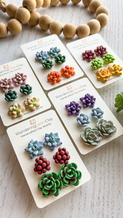 Plant Themed Stud Earrings, Polymer Succulent Earrings, Polymer Clay Succulent Earrings Tutorial, Polymer Clay Earring Sets, Succulent Clay, Polymer Clay Succulent, Succulent Earrings, Polymer Clay Kunst, Desert Theme