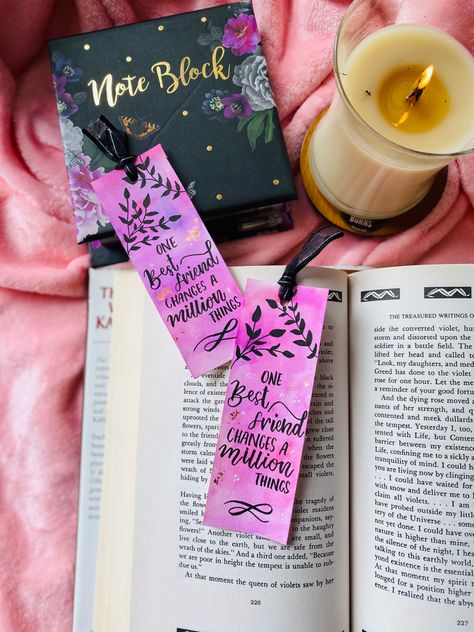 Makes the perfect gift for a best friend Friendship Bookmarks, Bff Books, Friendship Thoughts, Bookmarks Diy, Happy Birthday Cards Handmade, Handmade Bookmarks Diy, Easy Books, Handmade Bookmarks, Creative Bookmarks