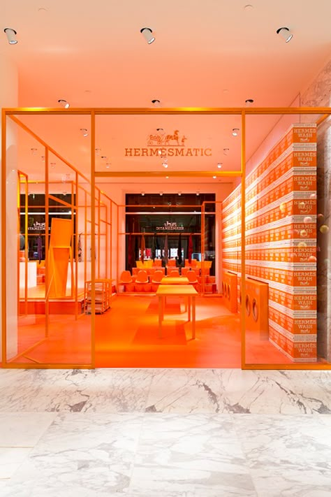 Herm - News - Frameweb Orange Store, Hermes Store, Window Display Retail, Popup Store, Visual Merchandising Displays, Concept Stores, Store Window Displays, 80th Anniversary, Architecture Magazines