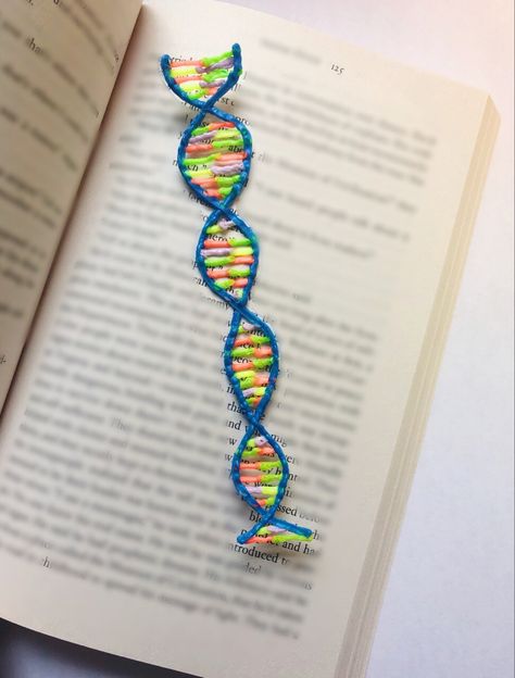 This handcrafted DNA bookmark is perfect for science lovers and more! Check out my etsy site for my informaton 3d Pen Bookmark, 3d Bookmarks, 3d Pen Stencils, 3d Pen Art, Science Lover, 3d Printing Pen, 3d Pen, Web Instagram, Pen Art