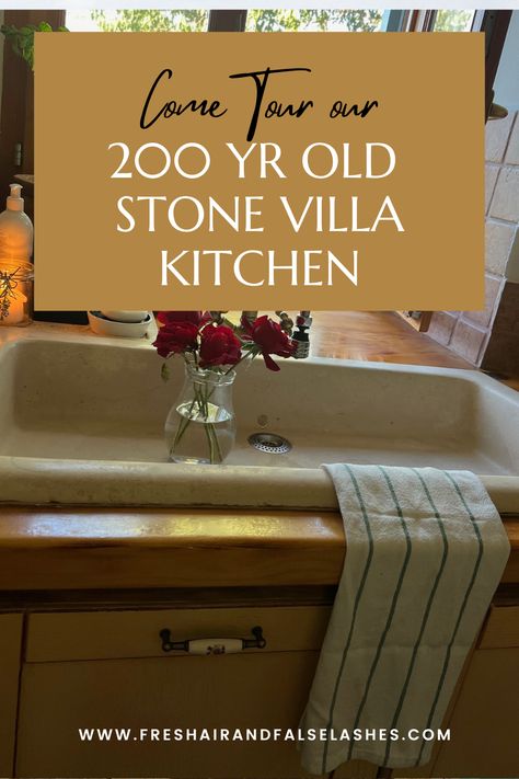 Small kitchen in the stone villa Old Italian Kitchen, Italian Style Kitchen, Stone Villa, Stone Cottage, Italian Kitchen, Cozy Kitchen, Inspiration For Women, Old Kitchen, Old Stone