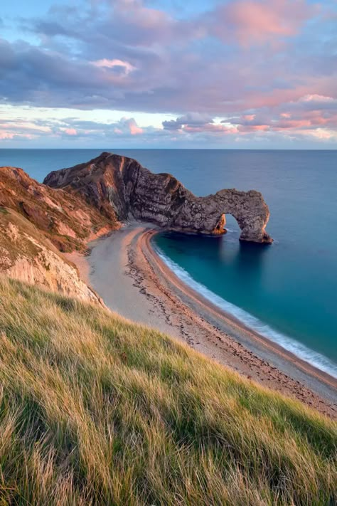 Lulworth Cove, Durdle Door, Best Holiday Destinations, Places In England, World Most Beautiful Place, Africa Destinations, Most Beautiful Cities, Beautiful Places In The World, Pretty Places