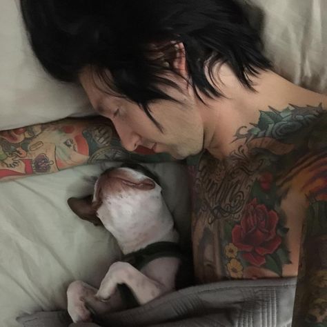 Jake Pitts “Found a weird looking frog in my bed this morning” Jake Pitts, Ashley Purdy, Andy Black, Andy Biersack, Band Members, Band Stuff, Veil Brides, My Bed