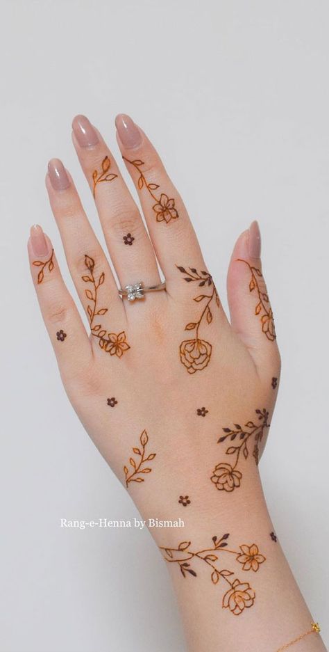 Dainty Henna, Minimal Henna Designs, Minimal Henna, Small Henna Designs, Simple Henna Designs, Cute Henna Designs, Henna Leaves, Arabic Henna Designs, Floral Henna Designs