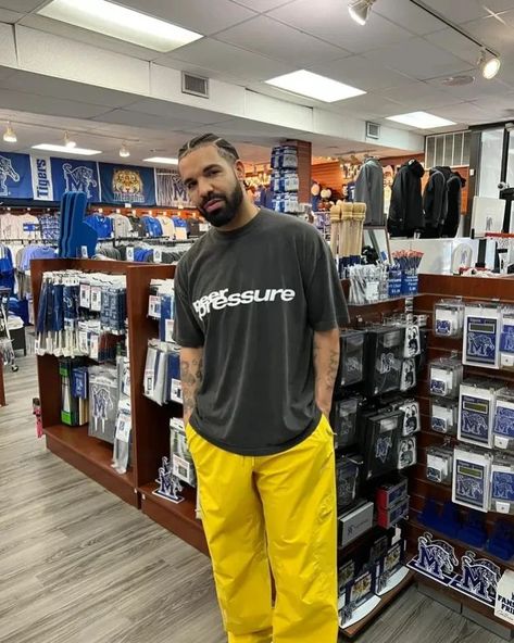 21 Savage Shirt, Drake Outfit, Drake Rapper, Drake Clothing, Savage Shirt, Drake Photos, Drake Drizzy, Cute Travel Outfits, Drake Graham