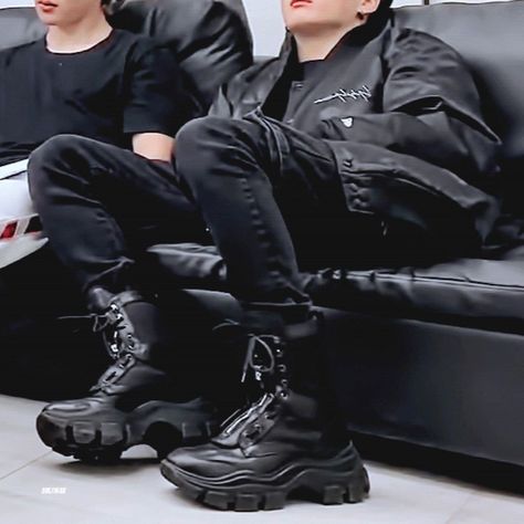 jeon jungkook ⌫’s Instagram photo: “his massive shoes are chefs kiss🥴” Jungkook Shoes, Boho Chic Outfits Casual, Step On Me, Combat Boot Outfit, Kpop Fashion Men, Normcore Fashion, Chefs Kiss, Tomboy Outfits, Boho Chic Outfits