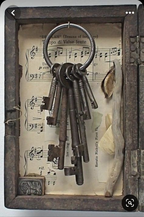 Cadre Photo Diy, Key Crafts, Old Keys, Old Key, Diy Picture Frames, Antique Keys, Keys Art, Diy Picture, Big Sis