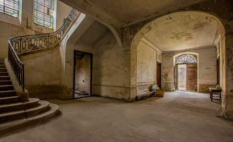 The Château de Gudanes Renovation Reveals Murals and Fireplaces Chateau De Gudanes, Chateaux Interiors, Chateau France, Abandoned Mansions, French Chateau, Abandoned Buildings, French House, Abandoned Houses, Abandoned Places