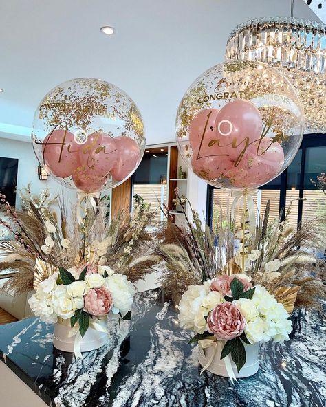 Balloons & Bows East London on Instagram: “Twinning dried flower boxes 💞 - - #balloons #balloons🎈 #balloonflowerbox #balloonflowerbox #bubbleballoons #balloonbouquet #balloondecor…” Balloon Centerpiece, Quinceanera Favors, Floral Balloons, Balloon Display, Diy Balloon Decorations, Balloon Arrangements, Backdrop Ideas, Balloon Gift, Bubble Balloons