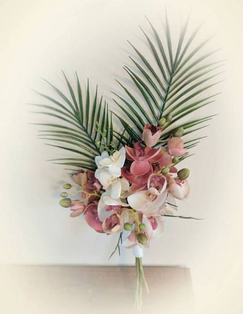 Bouquet Orchid, Tropical Bridal Bouquet, Tropical Wedding Bouquets, Tropical Bouquet, Beach Wedding Decorations Reception, Tropical Wedding Inspiration, Tropical Wedding Flowers, Orchid Bouquet, Beach Wedding Flowers