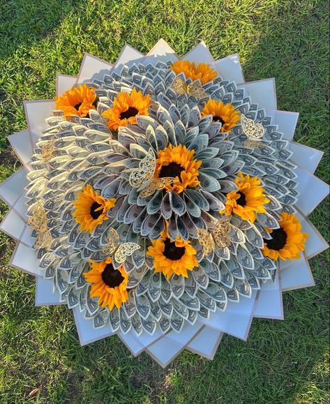 Sunflower Money Bouquet, Relationship Standards, Money Roses, Money Bouquets, Yellow Flowers Bouquet, Flower Money, Red Flower Bouquet, Money Creation, Roses Bouquet Gift