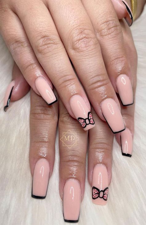 Minnie Mouse French Tip Nails, Minnie Bow Nails, Minnie Mouse Acrylic Nails, Minnie Mouse Nail Designs, Nail Designs Black, Minnie Nails, Minnie Mouse Nail Art, Mouse Nail Art, Fur Nails