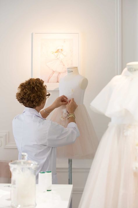 Look Inside Dior's Storied Atelier — Pictures and Video From Inside Dior Designing Aesthetic, Dior Atelier, Fashion Designing, Dior Haute Couture, The Curtain, Carrie Bradshaw, Merlin, Picture Video, Flower Girl Dresses