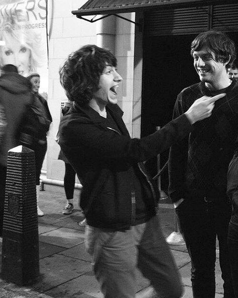 Alex Turner and Nick ‘O’ Malley smiles are the cutest Alex Arctic Monkeys, The Last Shadow Puppets, Last Shadow, Monkey 3, Artic Monkeys, Shadow Puppets, The Strokes, Alex Turner, Alexa Chung