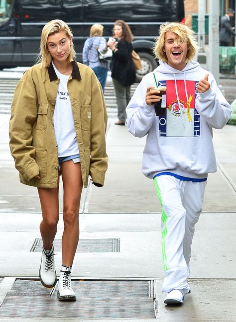 Justin Bieber And Hailey Baldwin, Hailey Baldwin News, Justin Bieber And Hailey, Hailey Baldwin Style, Justin Hailey, Style Japonais, Denim Cutoff Shorts, Denim Cutoffs, Hailey Baldwin