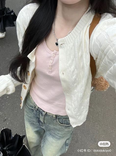 Cardigan Outfit Korean, White Cardigan Outfit, Chinese Douyin, Cardigan Outfit Aesthetic, Affordable Clothing Brands, Korean Fashion Aesthetic, Dress Over Jeans, Cardigan Jeans, Jeans Fashion