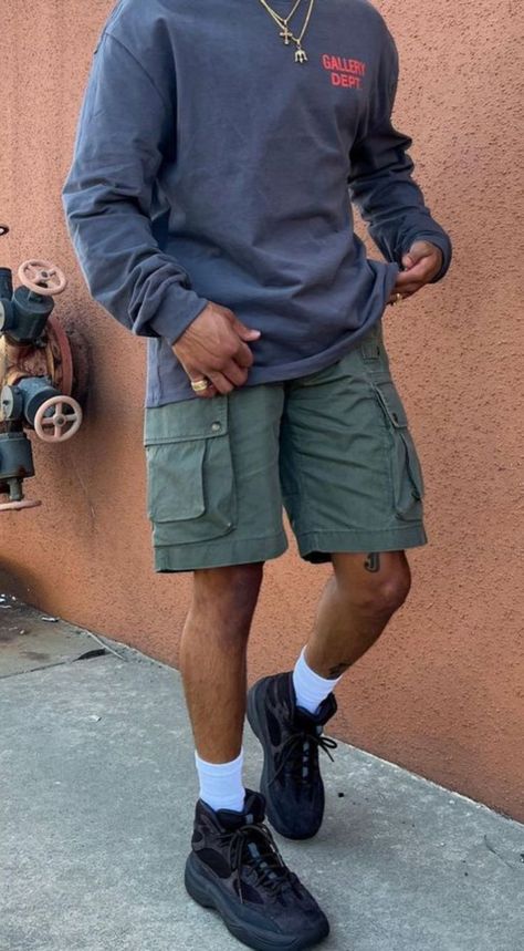 Cargo Shorts Men Outfits, Pacsun Outfits, Cargo Shorts Outfit, Style Cargo Shorts, Young Mens Fashion, Types Of Shorts, Mens Shorts Outfits, Cool Look, Short Men Fashion