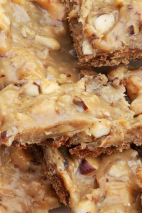 Chewy Nutty Squirrel Bars Cookies Crumble, Nutty Bars, Lemon Cream Cheese Bars, Portable Dessert, Bar Desserts, Pecan Desserts, Cream Cheese Bars, Toffee Recipe, Cheese Bar