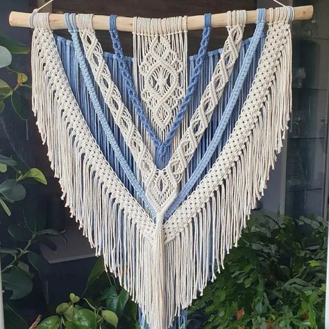 fiberart_community on Instagram: "Work of @schatzkiste_von_elena • • • • • • Natur- und Blautöne 🤍 Dieser Wandbehang wurde schon in unterschiedlichen Farben bestellt. Nun auch in Natur/Blau 🥰 . . . . #lindacreadoodle #fiberart_community #macrame #macramemoment #macramedecor #creativehappylife #macramedesign #modernmacrame #macrameart  #macramewallhanging #wallhanging #macramemaker #macrameinspiration #macrametutorial #macramepattern #decor8 #relaxtime #macrameartist #macramé #diymacrame #wandk Macrame Tapestry, Modern Macrame, Macrame Decor, Macrame Tutorial, Macrame Art, Macrame Design, Macrame Patterns, Macrame Diy, Community Art