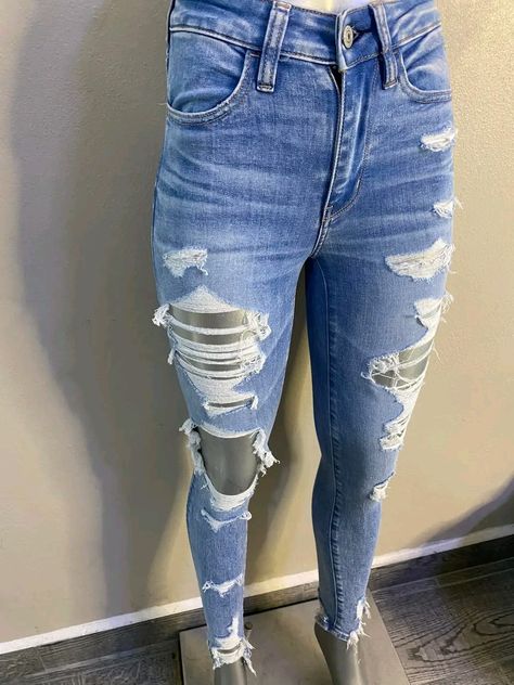 Ripped Jeans Outfits, Nike Shoes Girls, Bath And Body Works Perfume, Jeans Outfit Casual, Jeans Outfits, Casual Outerwear, Cute Jeans, Business Casual Outfits, Casual Style Outfits