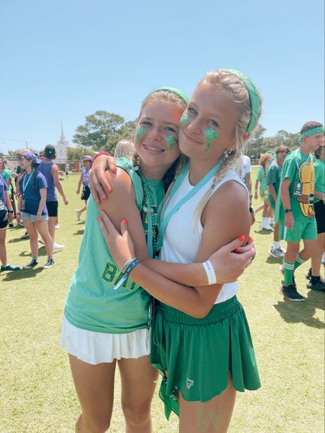 #preppy #summer #besties #green #neon #camp #christian Green Team Camp Outfits, Camp Color Wars Outfit, Preppy Camp Outfits, Preppy Summer Camp, Camp Outfits Aesthetic, Christian Camp Aesthetic, Summer Camp Counselor Aesthetic, Summer Outfits Church, Summer Camp Fits