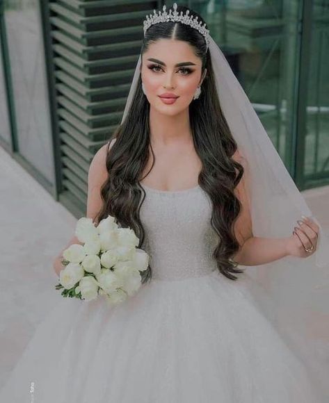 bridal makeover Makeup For White Dress, Bride Hairstyles For Long Hair, Bridal Accesories, Bridal Hair Down, Half Up Wedding Hair, Elegant White Dress, Wedding Dress Bustle, Bridal Gowns Vintage, White Bridal Dresses