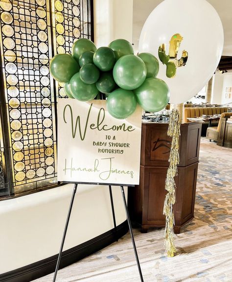 Welcome sign & Custom Jumbo Balloon Lobola Decor, Diy Party Props, Welcome Photos, Sprinkle Shower, Jumbo Balloons, House Blessing, Entrance Sign, Jungle Baby Shower, Baby Shower Welcome Sign