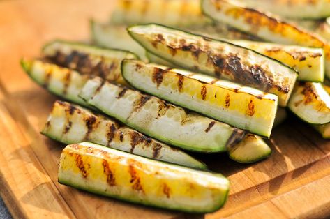 Grilled Pickles, Warm Weather Meals, Pickles Cucumbers, Cooked Cucumber, Pickles Recipes, Grilling Vegetables, Grilled Broccoli, Pickled Cucumbers, Cucumbers And Onions