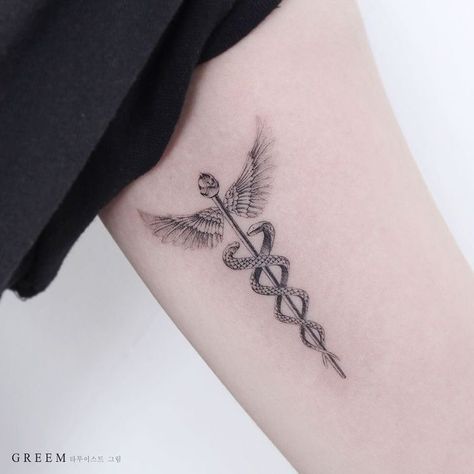 Stab Tattoo, Healthcare Tattoo, Hermes Tattoo, Caduceus Tattoo, Simbols Tattoo, Tattoo Spine, Doctor Tattoo, Unique Tattoos For Women, Tattoo Placements