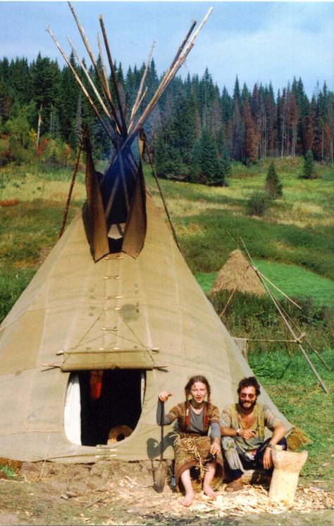 Rainbow Gathering, Diy Teepee, Off The Grid Living, Tents Camping, Tee Pee, Alternative Living, Living Off The Grid, Native American History, Off Grid Living