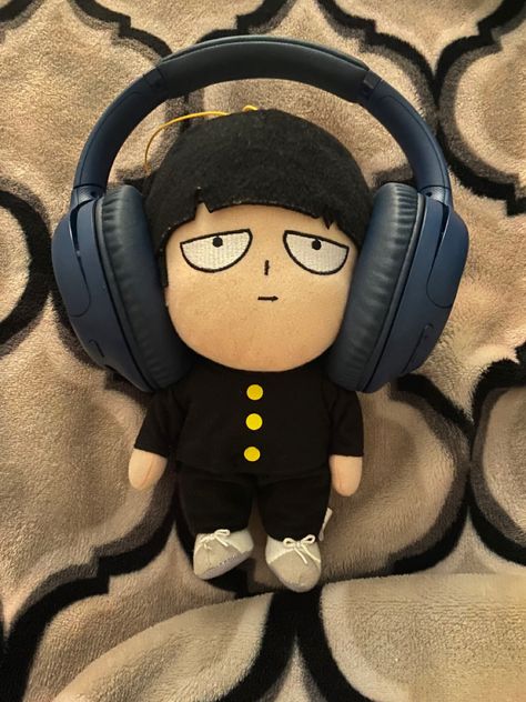 Hes listening to the s1 intro Shigeo Kageyama, Not Listening, Mob Physco 100, Lego Characters, He Makes Me Happy, Anime Nerd, Manga Anime One Piece, Free Anime, I Have No Friends