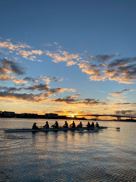 Rowing Background, Rowing Team Aesthetic, Crew Aesthetic Rowing, Rowing Aesthetic Women, Rowing Before And After Pictures, Rowing Wallpaper, Rowing Pictures, Women Rowing, Rowing Aesthetic