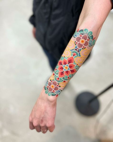 Korean Aesthetics, Trippy Tattoo, Korean Tattoo, Korean Tattoo Artist, Cuff Tattoo, Tattoos Infinity, Korean Tattoos, Tattoos Mandala, Inspiration Tattoo