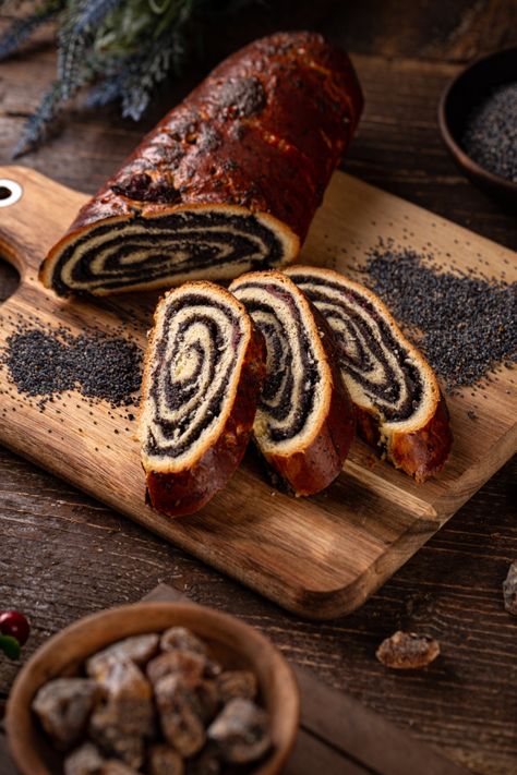 8 Delicious Reasons to Grow Breadseed Poppies Poppyseed Roll Recipe, Poppyseed Roll, Breadseed Poppy, Poppy Seed Filling, Poppy Seed, European Food, Food Trends, Filling Recipes, Food Cakes