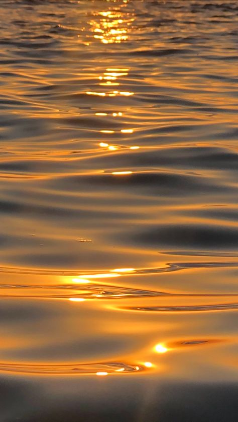 Pretty Yellow Aesthetic, Yellow Love Aesthetic, Golden Aesthetic Vintage, Sunrise Background Aesthetic, Sea Sunset Aesthetic, Abstract Water Photography, Light On Water, Self Love Art, Ocean Waves Photography