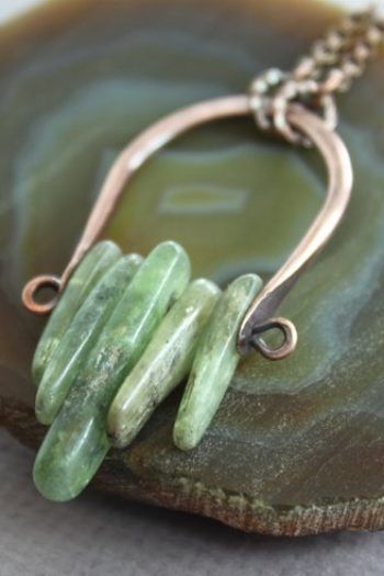 Kyanite Necklace, Green Kyanite, Wire Wrapped Stone Jewelry, Wire Wrap Jewelry Designs, Raw Gemstone Jewelry, Ideas Jewelry, Wire Jewelry Designs, Rock Jewelry, Gemstone Necklaces