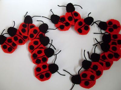 Crochet.is.Fun: Free Pattern: Ladybug Applique Ladybug Applique, Hat Embellishments, Ladybug Crochet, Crochet Shapes, Crochet Ladybug, Crochet Appliques, Crochet Embellishments, Miniature Crochet, Lady Bugs