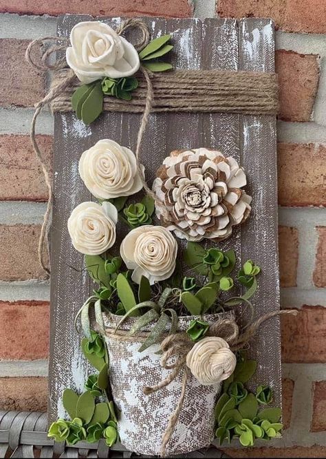 Spring Diy Crafts Decor, Burlap Crafts Rustic, Wood Flower Crafts, Farmhouse Crafts, Shelves Diy, Deco Nature, Home Decor On A Budget, Bedroom Crafts, Burlap Crafts