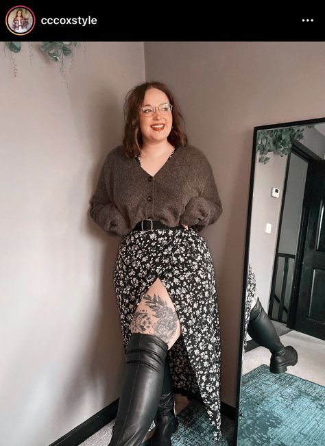 Over Knee Boots Plus Size, Fall Skirt Outfits With Boots Plus Size, Alternative Professional Outfits Plus Size, Plus Size Dark Outfits, High Boots Outfit Plus Size, Day Date Outfit Fall, Cold Easter Outfit, Fall Outfits With Dresses, Plus Size Knee High Boots Outfits