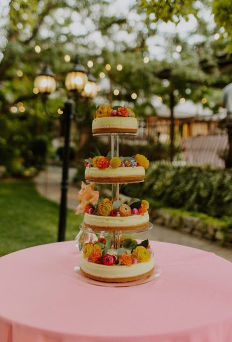 Floral Cheesecake, Maximalist Wedding Cake, Eclectic Wedding Cake, Funky Wedding Cake, Cheesecake Wedding Cake Ideas, 70s Wedding Cake, Nikah Inspiration, Non Traditional Wedding Cakes, Aesthetic Wedding Cake