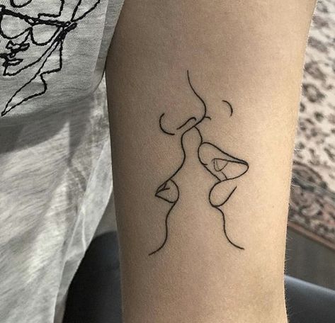 Women Silouhette Tattoos, Tattoo Of Women Body, Womanhood Tattoo Ideas, Feminine Body Outline Tattoo, Woman Figure Tattoo, Woman Outline Tattoo, Women Body Tattoo, Fineline Tattoos For Women, Kissing Tattoo