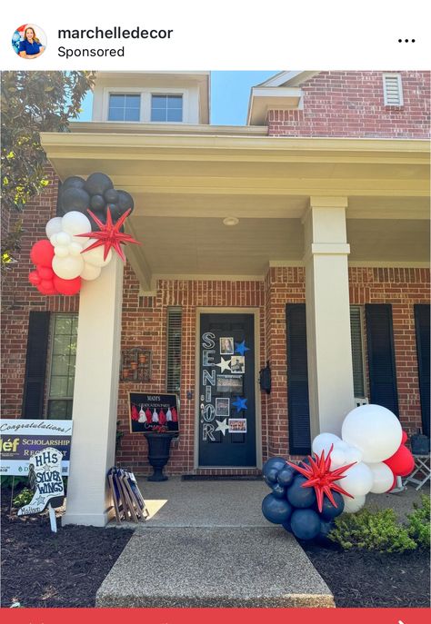 House Pillars, Porch Columns, Balloon Ideas, Balloon Columns, 4th Birthday Parties, Balloon Art, Balloon Arch, 4th Birthday, Balloon Decorations